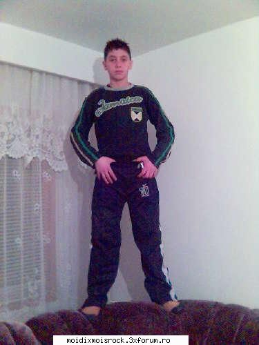 viatza in roz (mai bn zis in negru) =)) - asta e bro` ionutzuku - Fan Ficuri cu Moi Dix Mois?:))